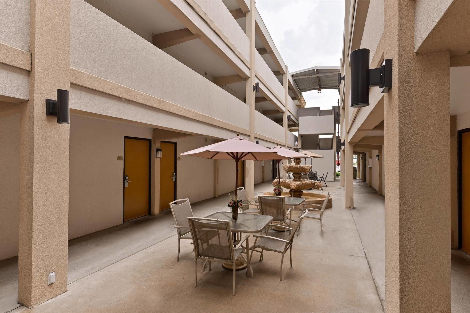Magnuson Hotel Nashville North Goodlettsville Exterior photo